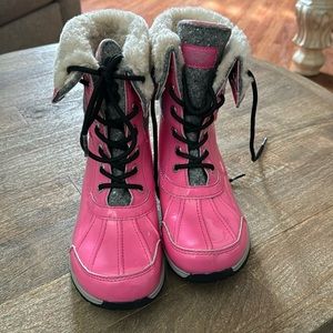Girls excellent condition UGG Adirondack boots
